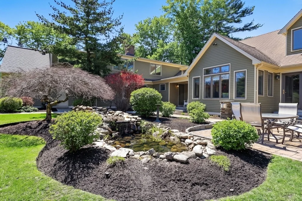 Photo of 37 Mast Hill Rd