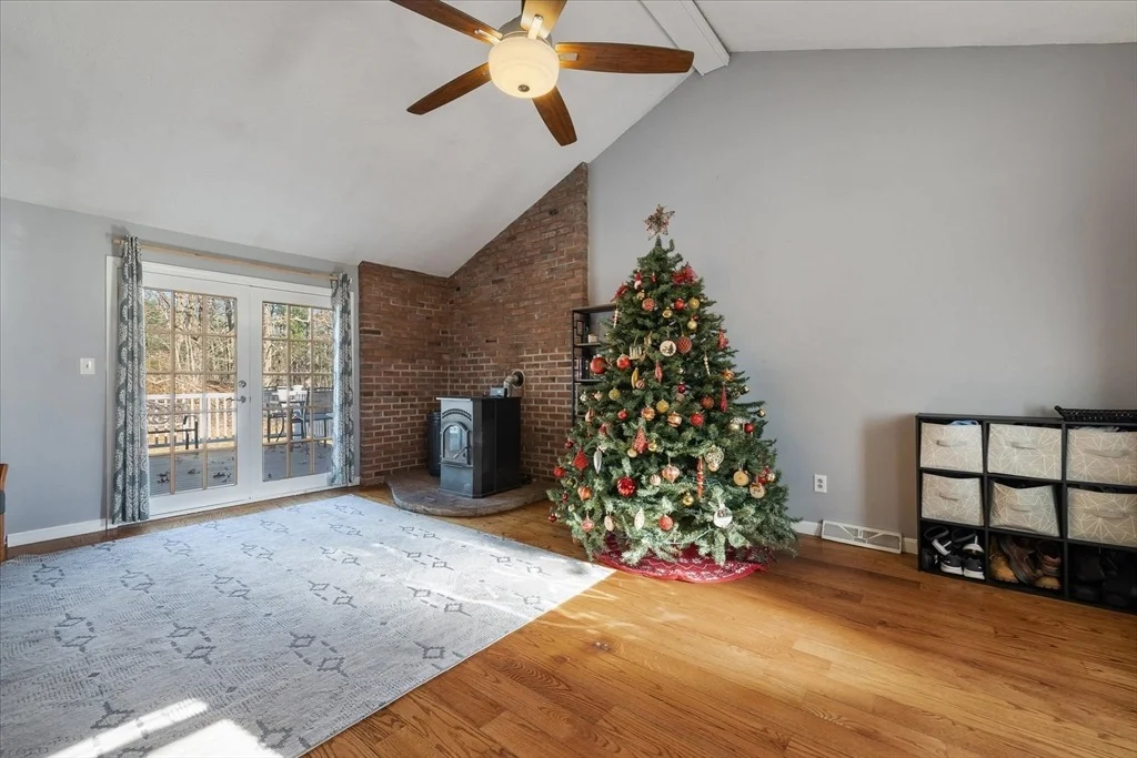 Photo of 75 Klebart Ave