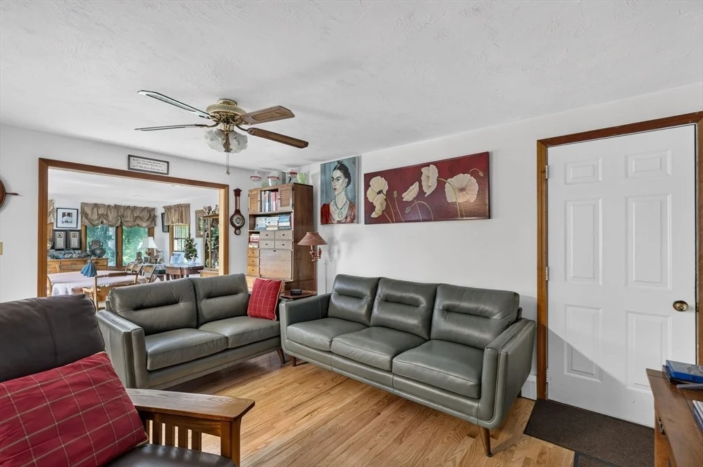 Photo of 48 Ichabod Ln
