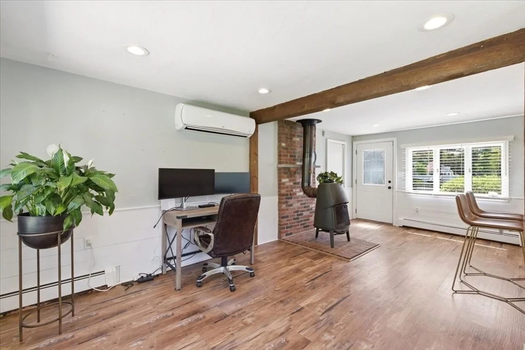 Photo of 560 Common St