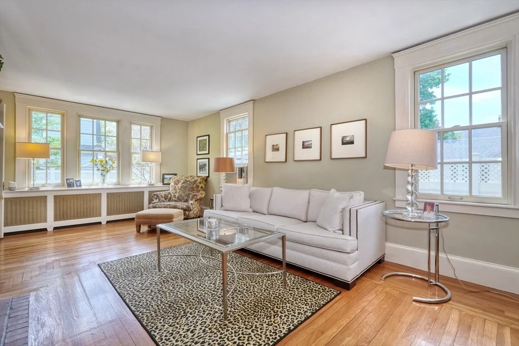 Photo of 17 Old Brook Cir