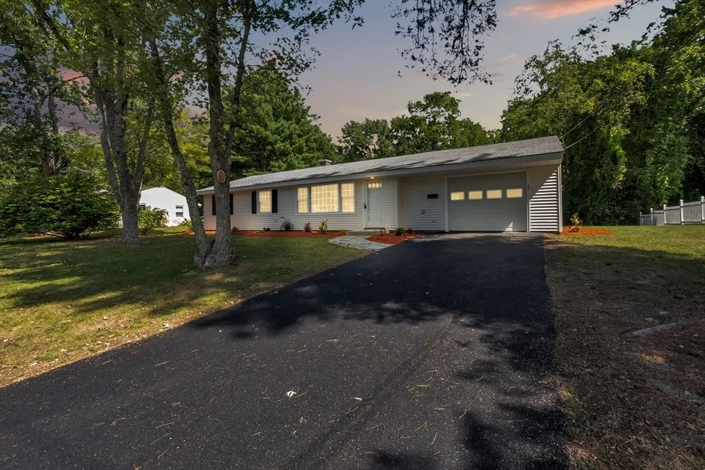 Photo of 33 Ruthellen Rd