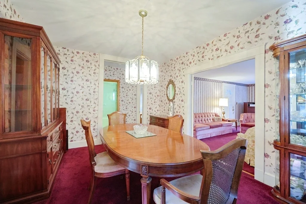 Photo of 587 Common St