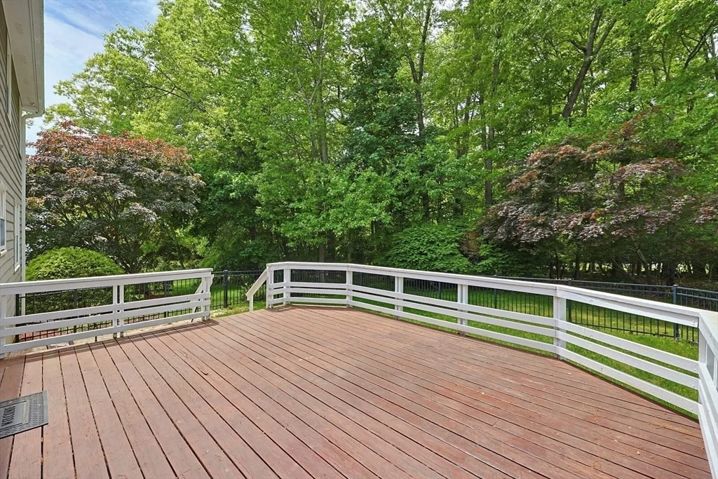 Photo of 7 Cahill Park Dr