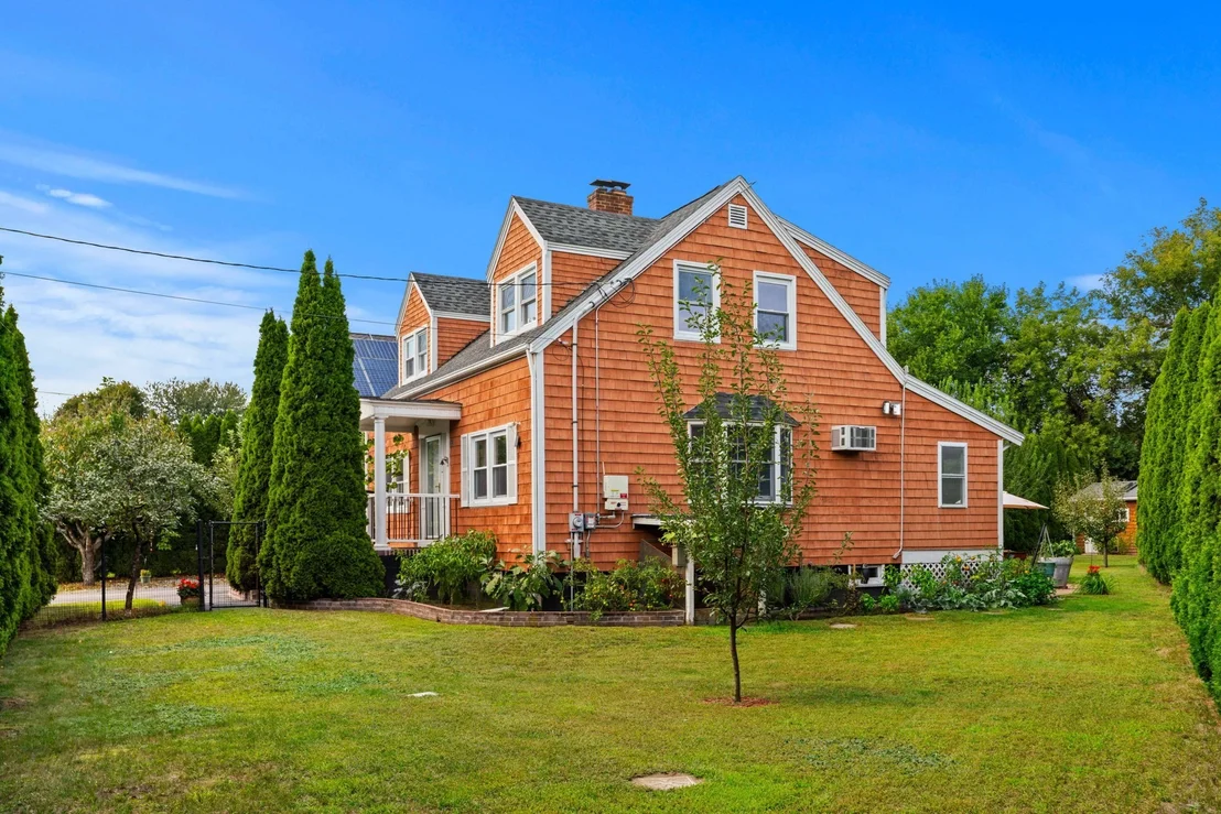 Photo of 52 Thornton Ave