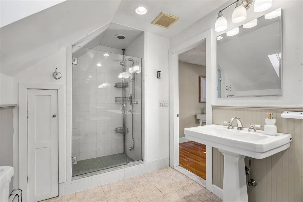 Photo of 55 Roosevelt Ave