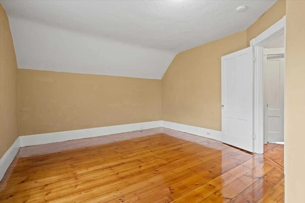 Photo of 131 Main St
