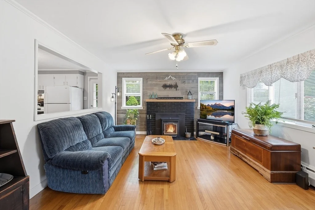 Photo of 39 N Common Rd