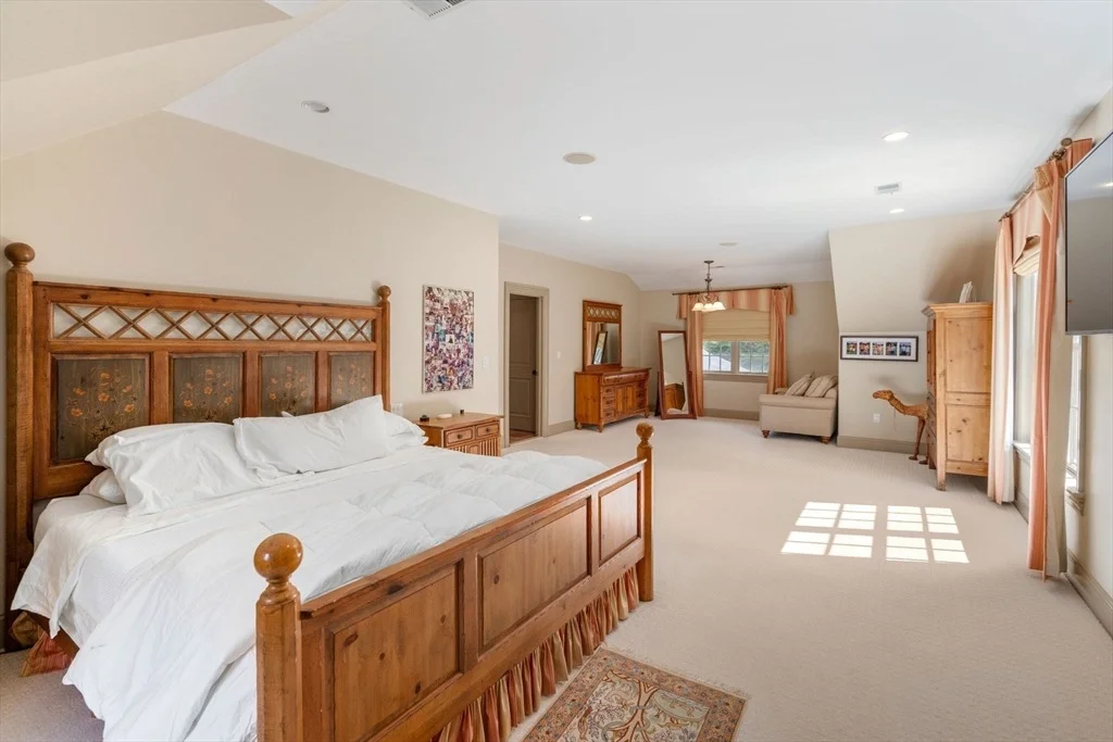 Photo of 80 Loring Road