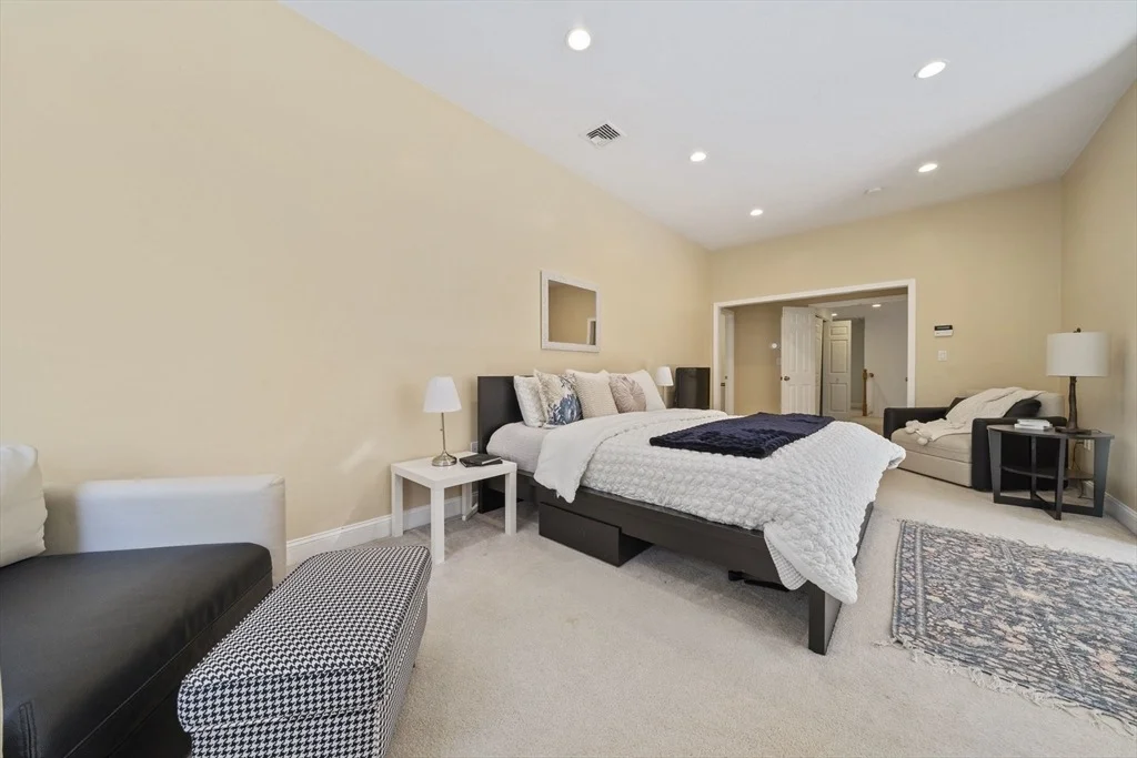 Photo of 2 Rhodes Way