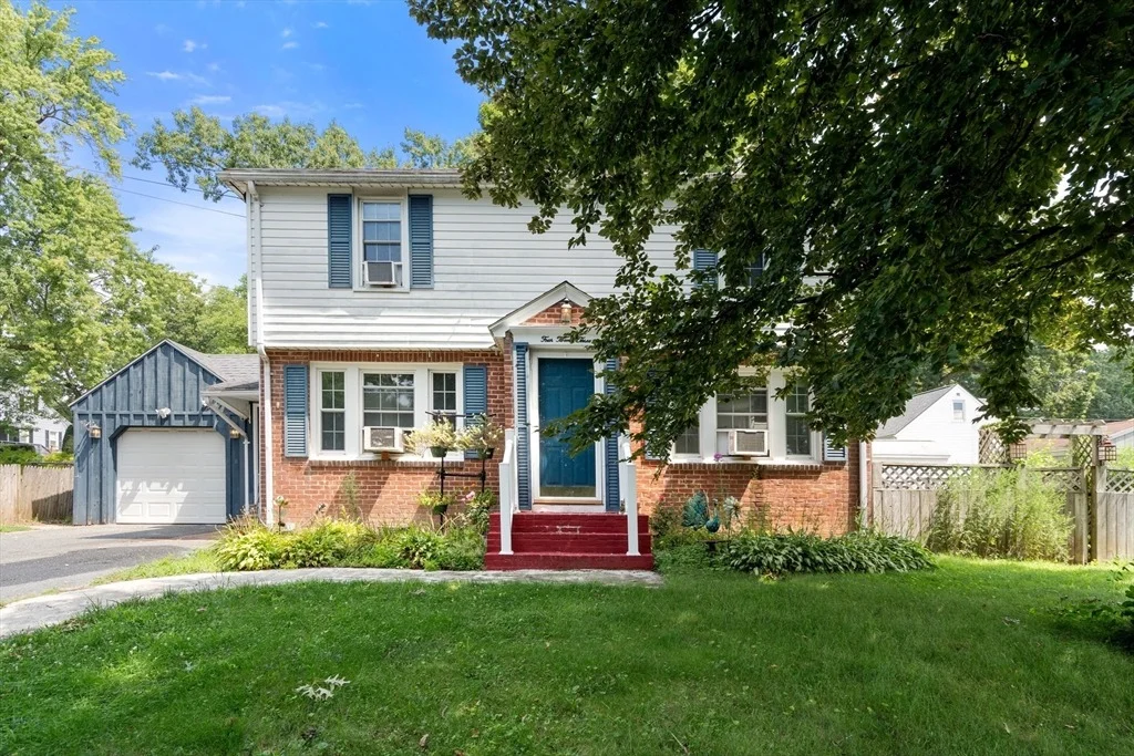 Photo of 423 Tiffany St