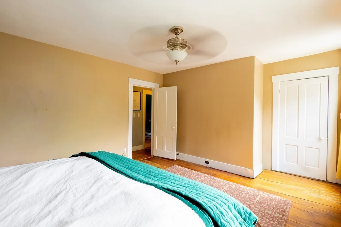 Photo of 147 W Broadway