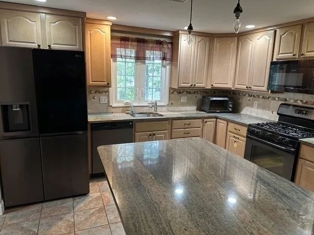 Photo of 23 Kings Row Ln