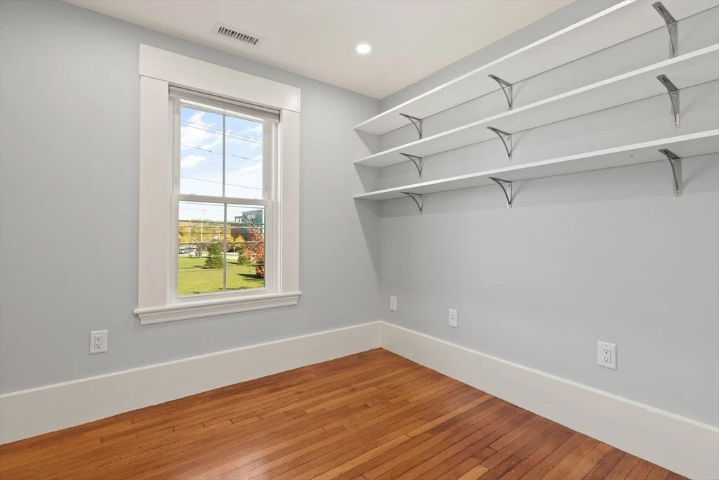 Photo of 70 School St