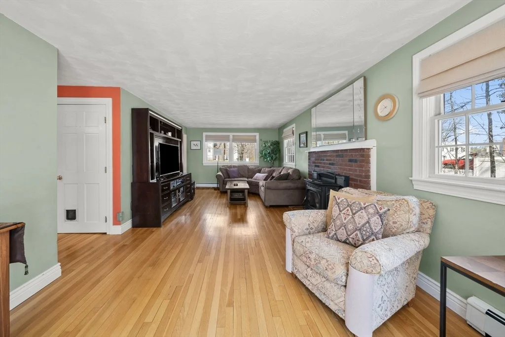 Photo of 10 Hearthstone Dr