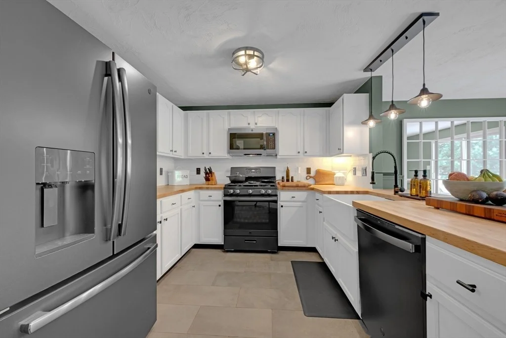 Photo of Unit D at 29 Coldspring Dr