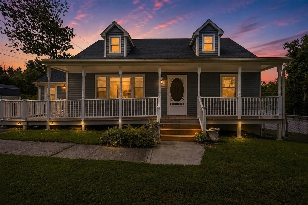 Photo of 2324 Main St