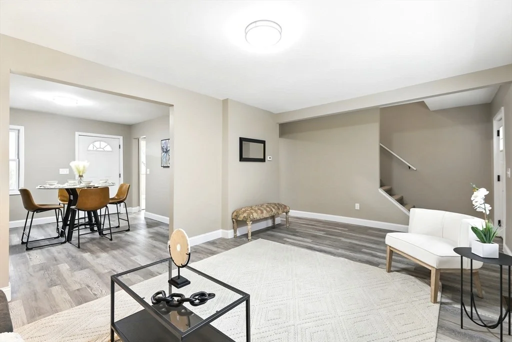 Photo of 2 1/2 James St