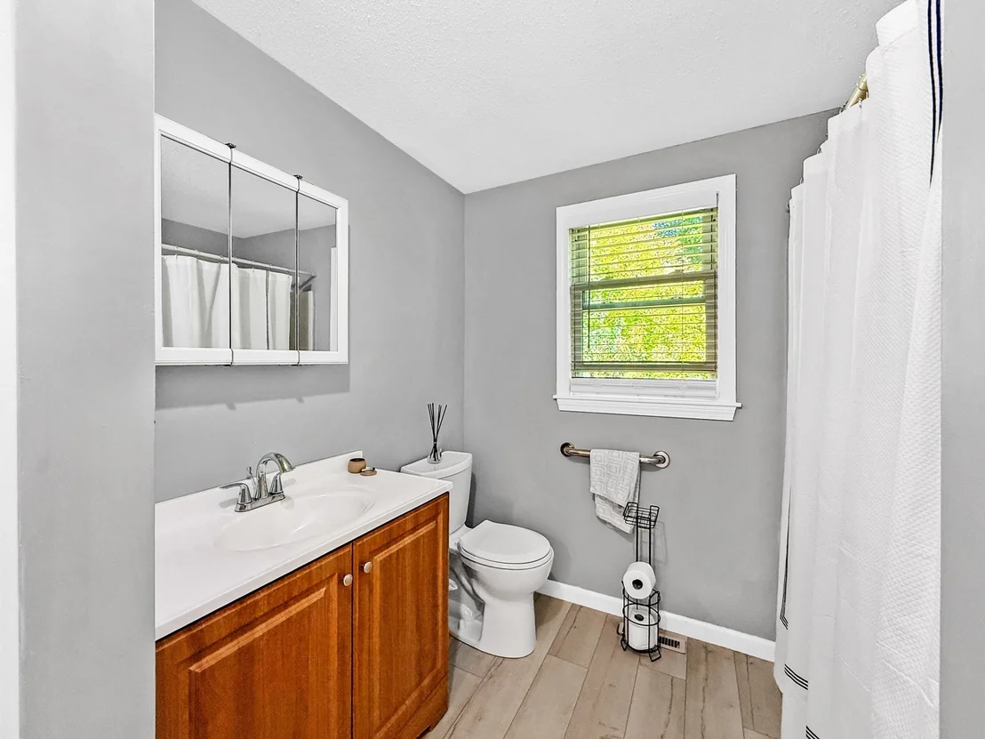 Photo of 23 Iona Ave
