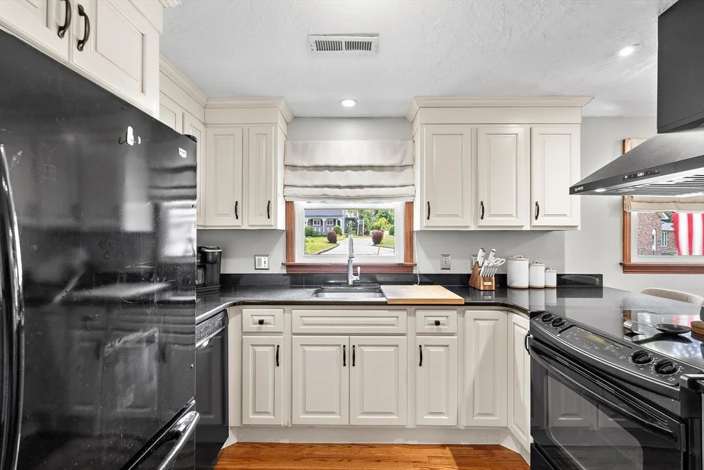 Photo of 37 Angelo St
