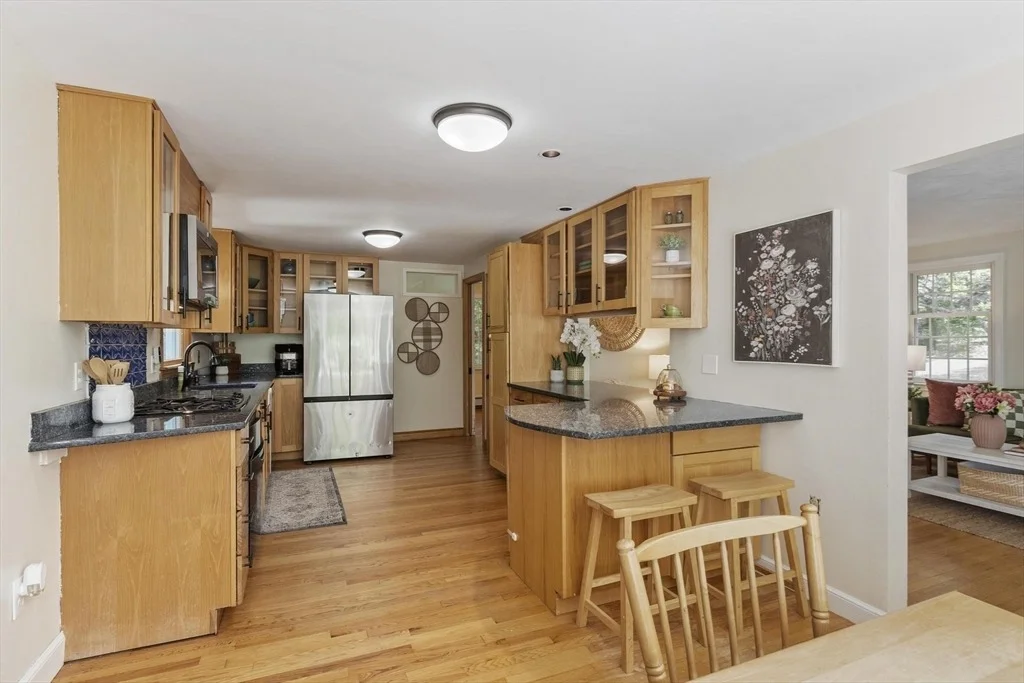 Photo of 215 Middle Rd
