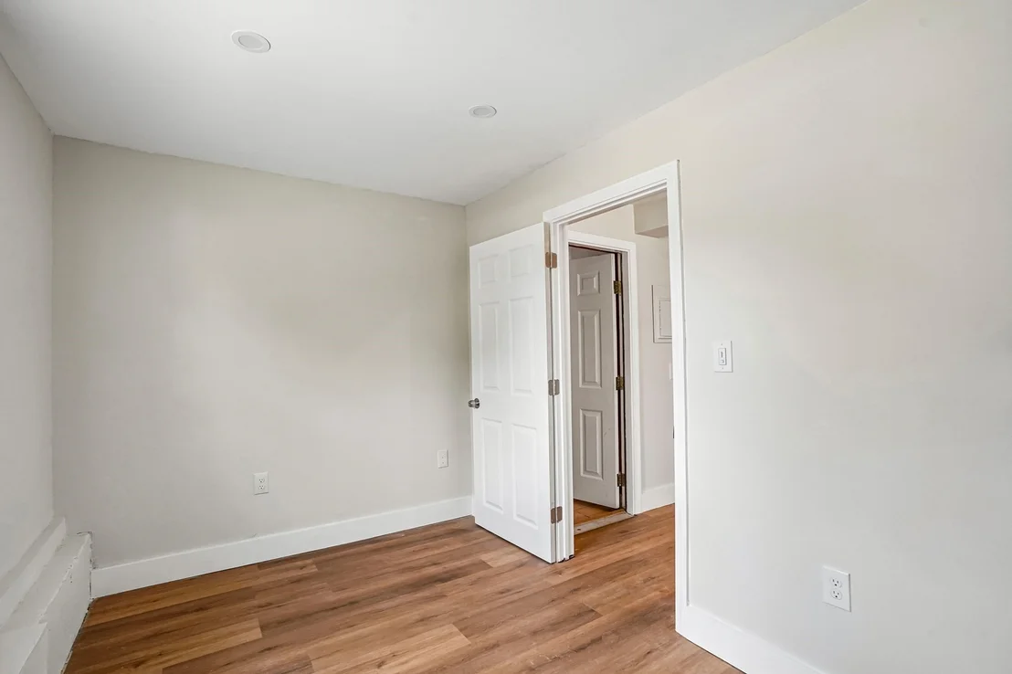 Photo of 7 Nirvana Dr