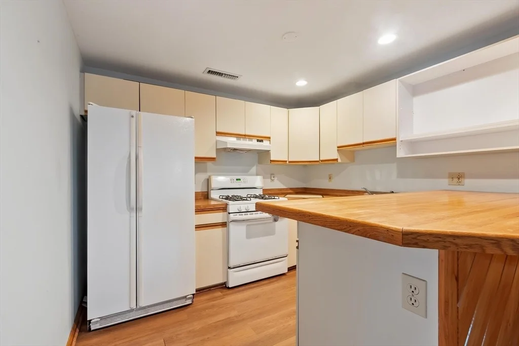 Photo of 170 Townsend Ave
