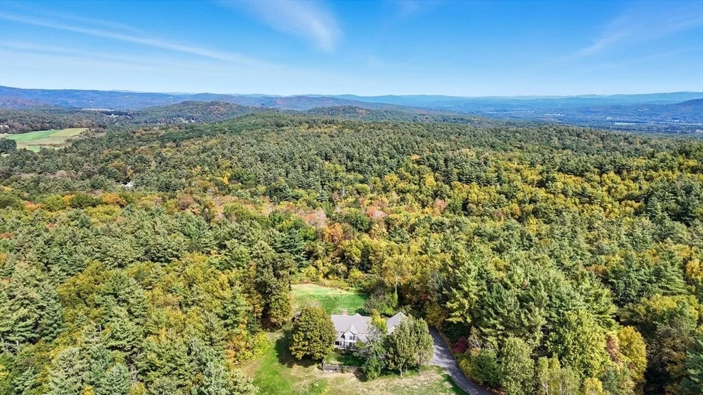 Photo of 901 Roaring Brook Road