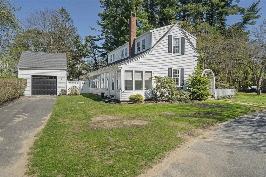 Photo of 1670 Main St