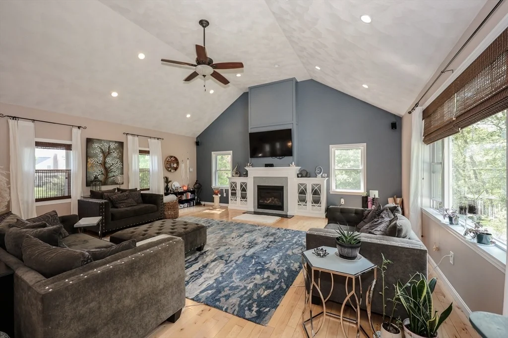 Photo of 13 Deerfield Dr