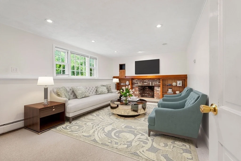 Photo of 15 Stanford Dr
