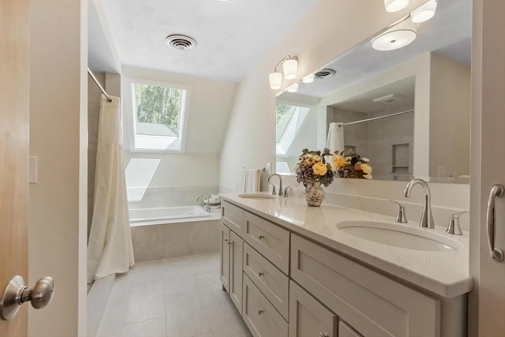 Photo of 78 Carroll Dr