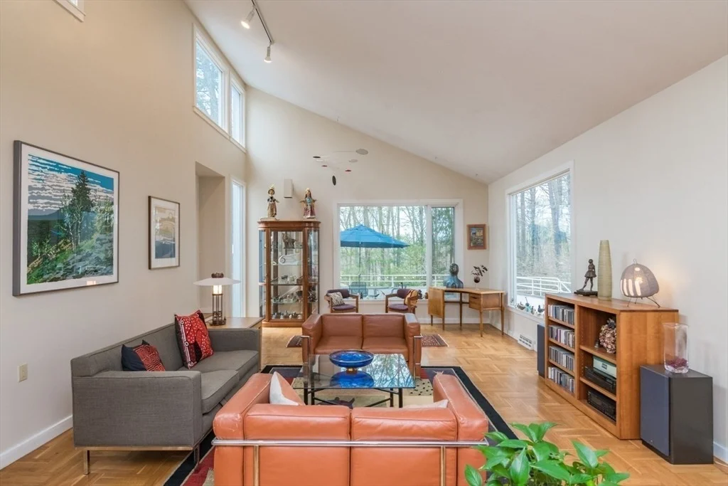 Photo of 43 Morgan Cir