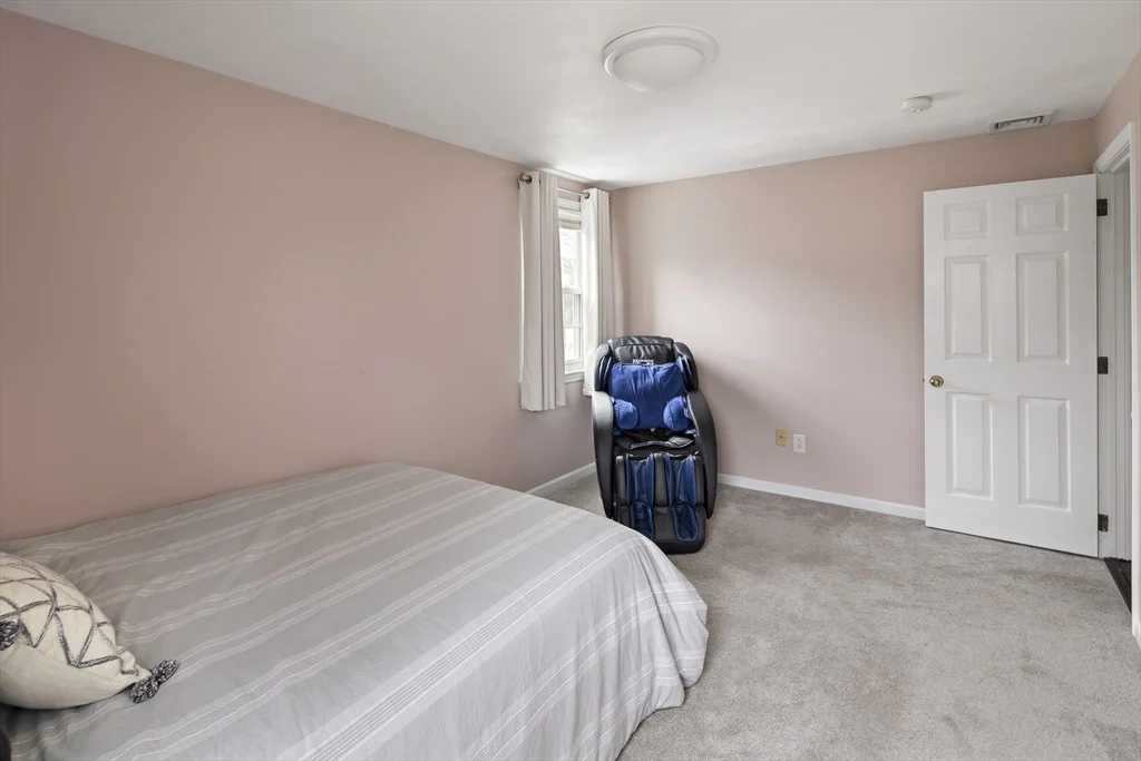 Photo of 40 Brewster Dr