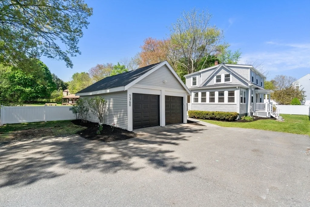 Photo of 1360 Great Plain Ave