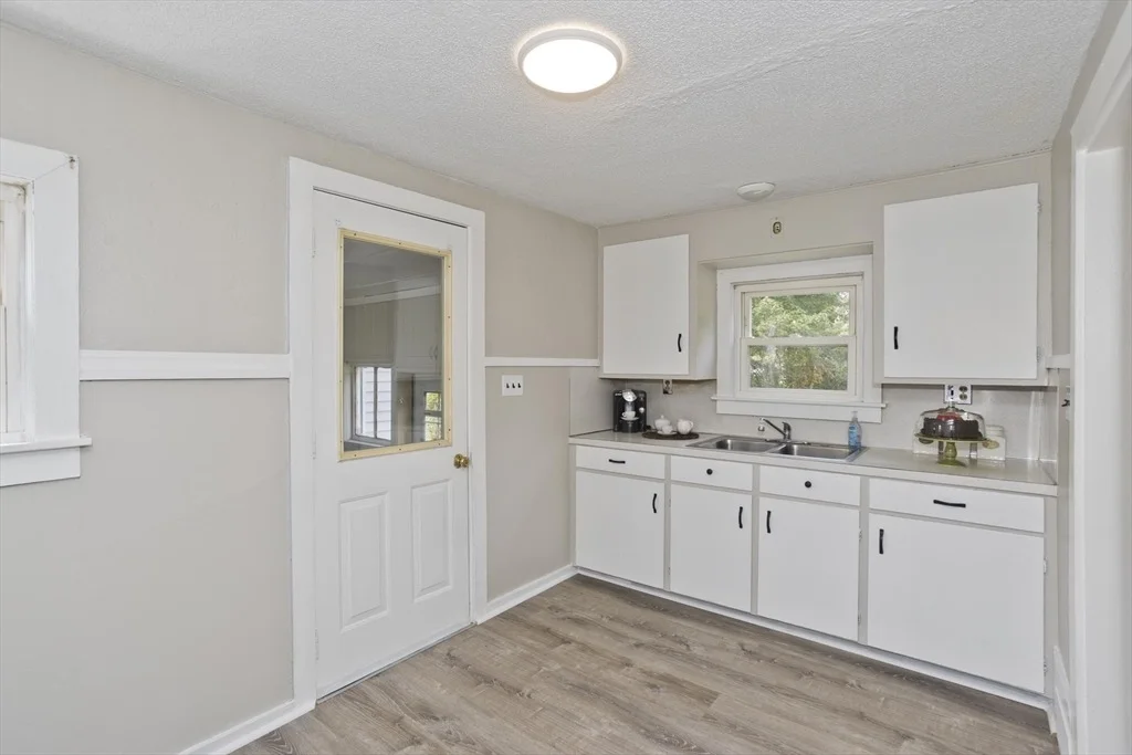Photo of 351 Apremont Hsy