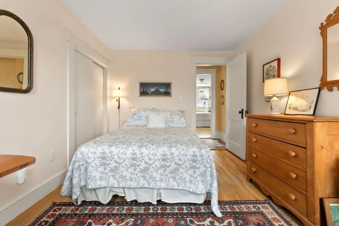 Photo of 10 Giddings Avenue