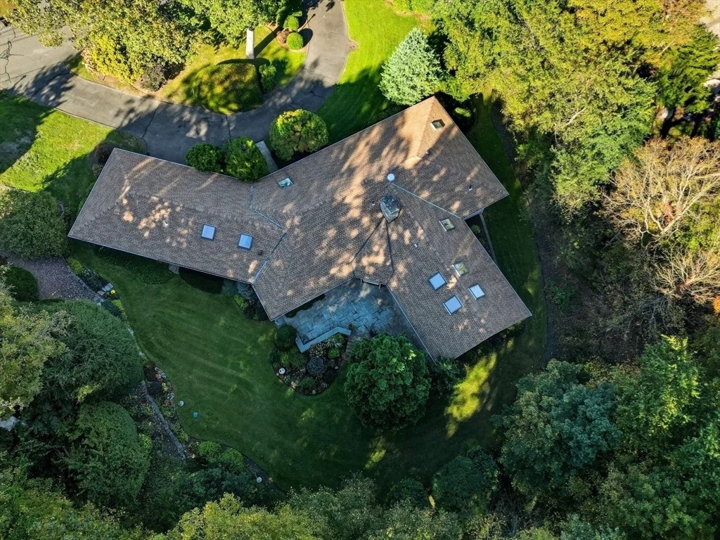 Photo of 182 Crestview Cir