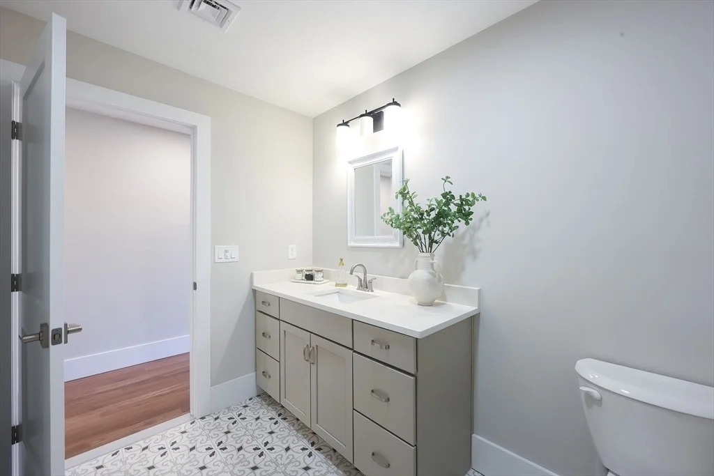 Photo of Unit UNIT18 at 27 Thomas Mann Circle