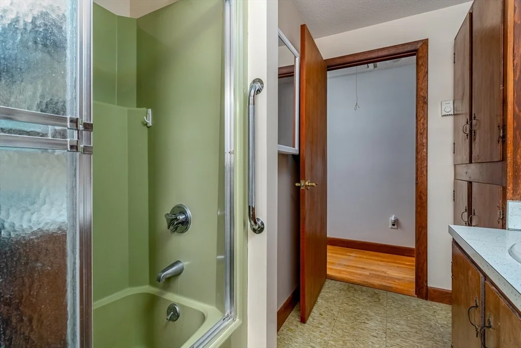 Photo of 10 Jonathan Dr