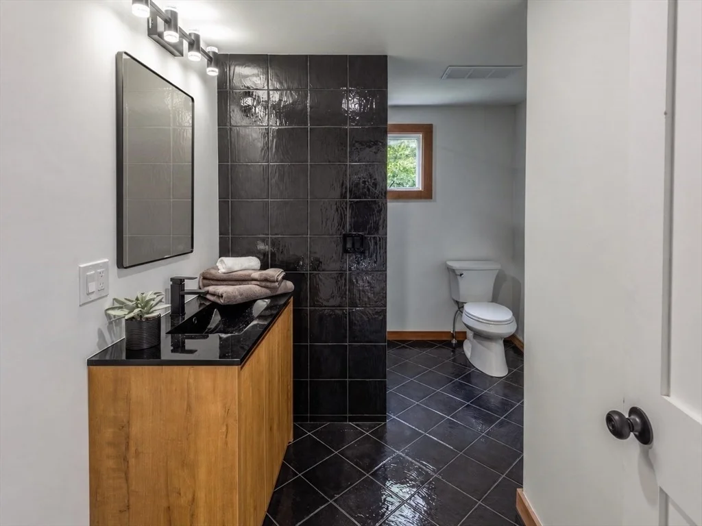 Photo of 43 Seabreeze Dr