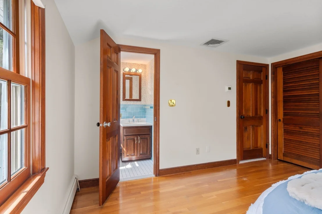 Photo of 681 High Street