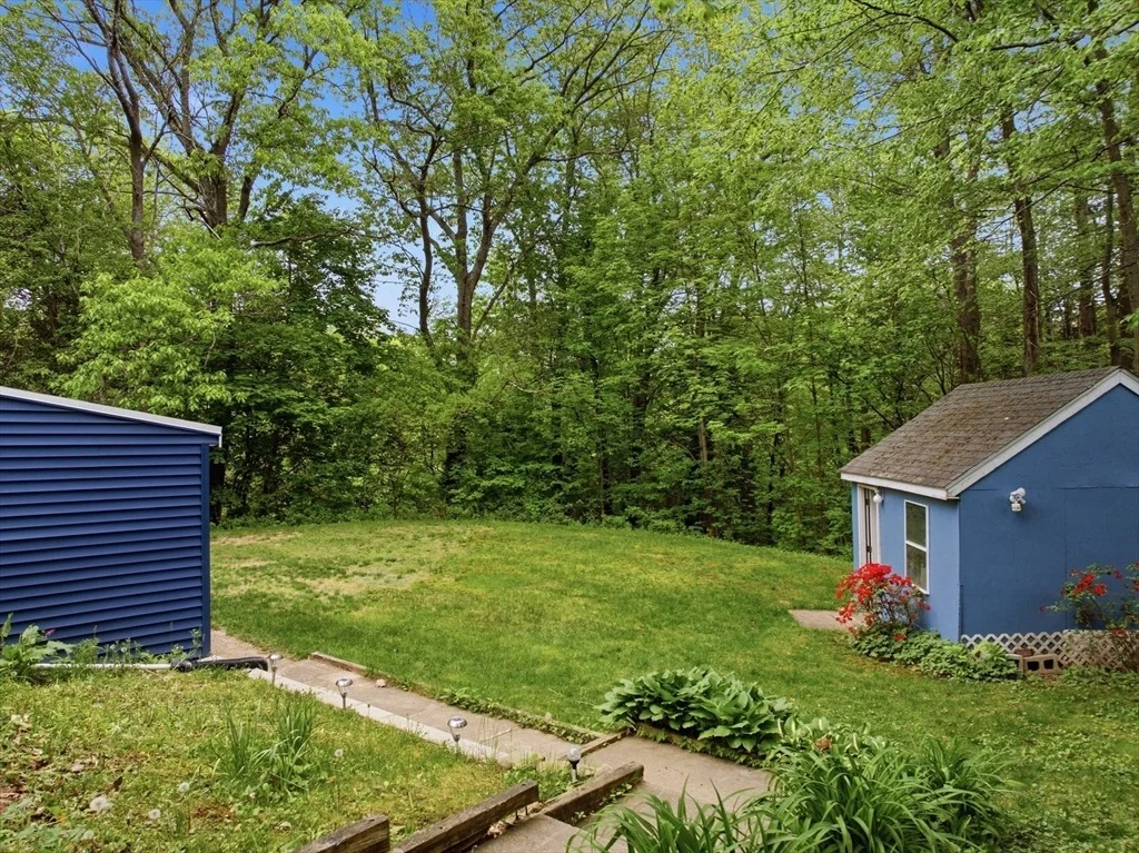 Photo of 39 N Common Rd