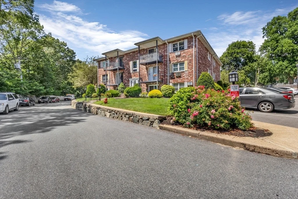 Photo of Unit K at 21 Pine St