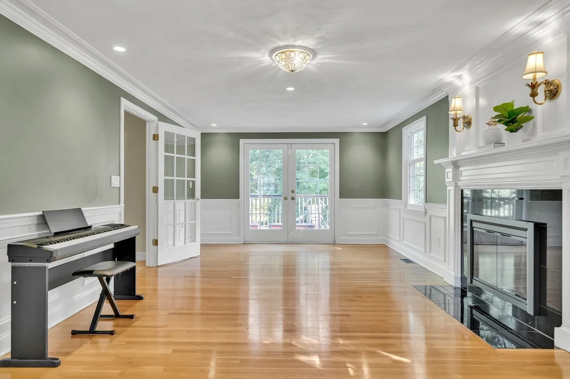 Photo of 8 Barry Dr