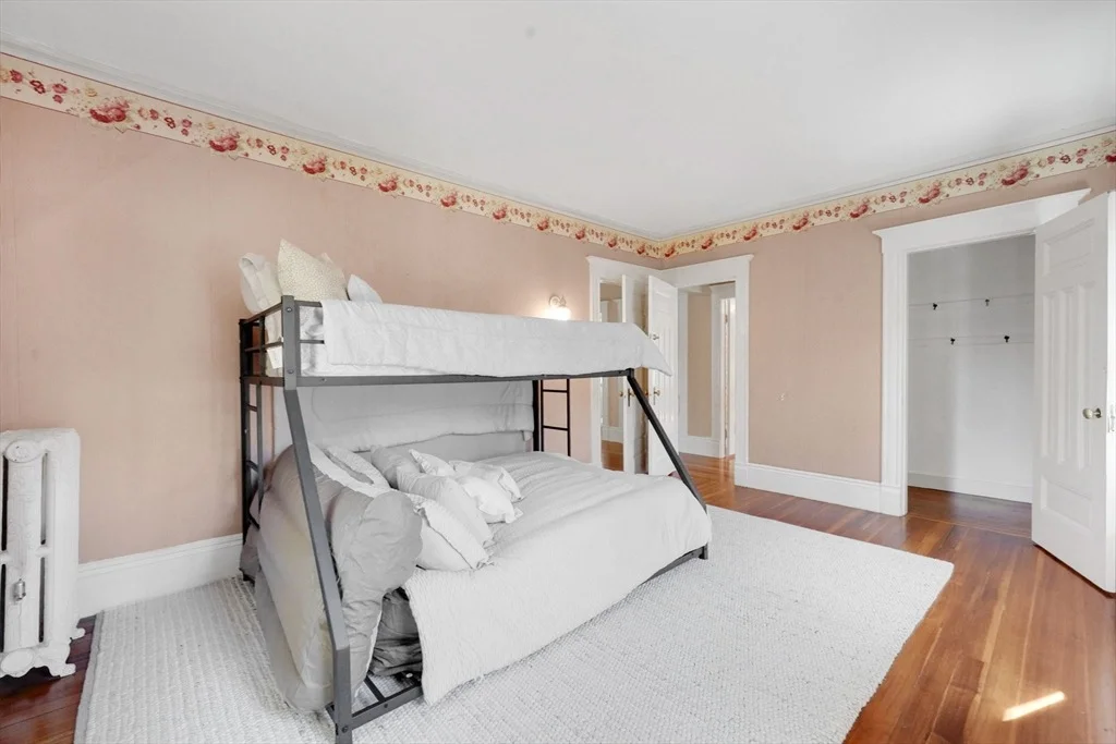 Photo of 32 Spruceland Ave