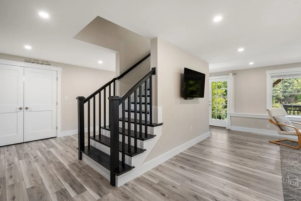 Photo of 44 Pine Point Rd