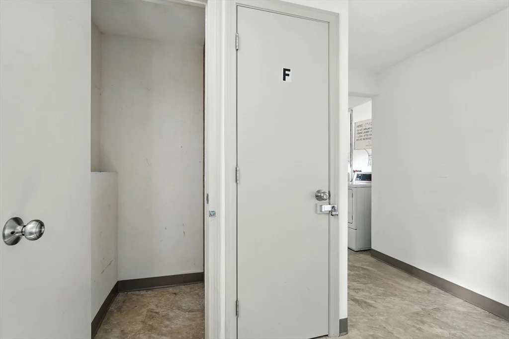 Photo of Unit E at 7 Maple Crest Cir