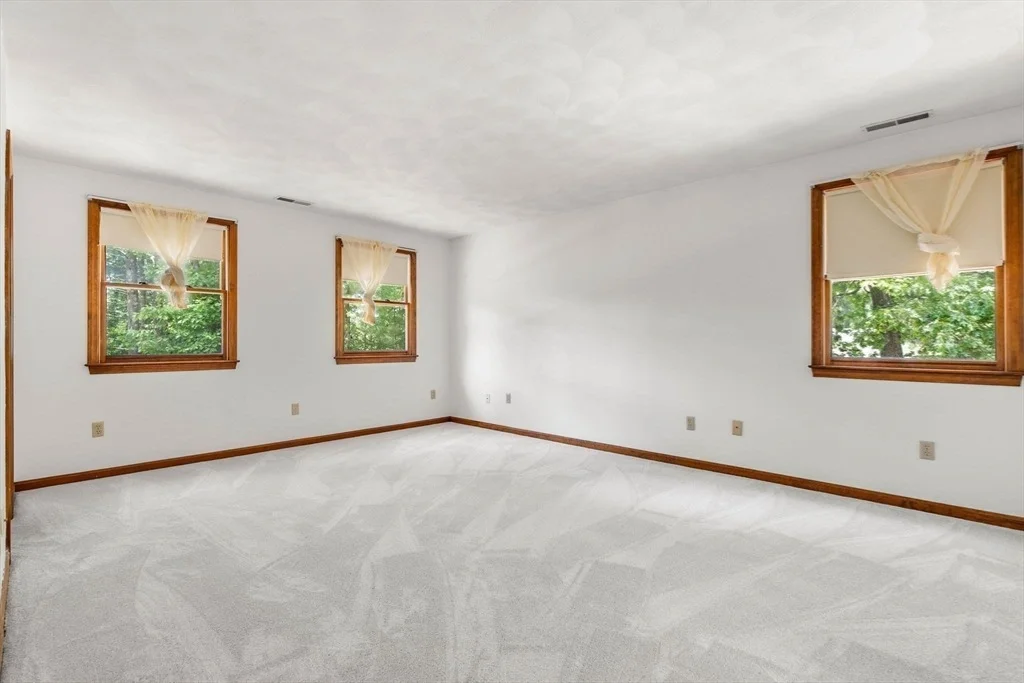 Photo of 18 Equestrian Dr