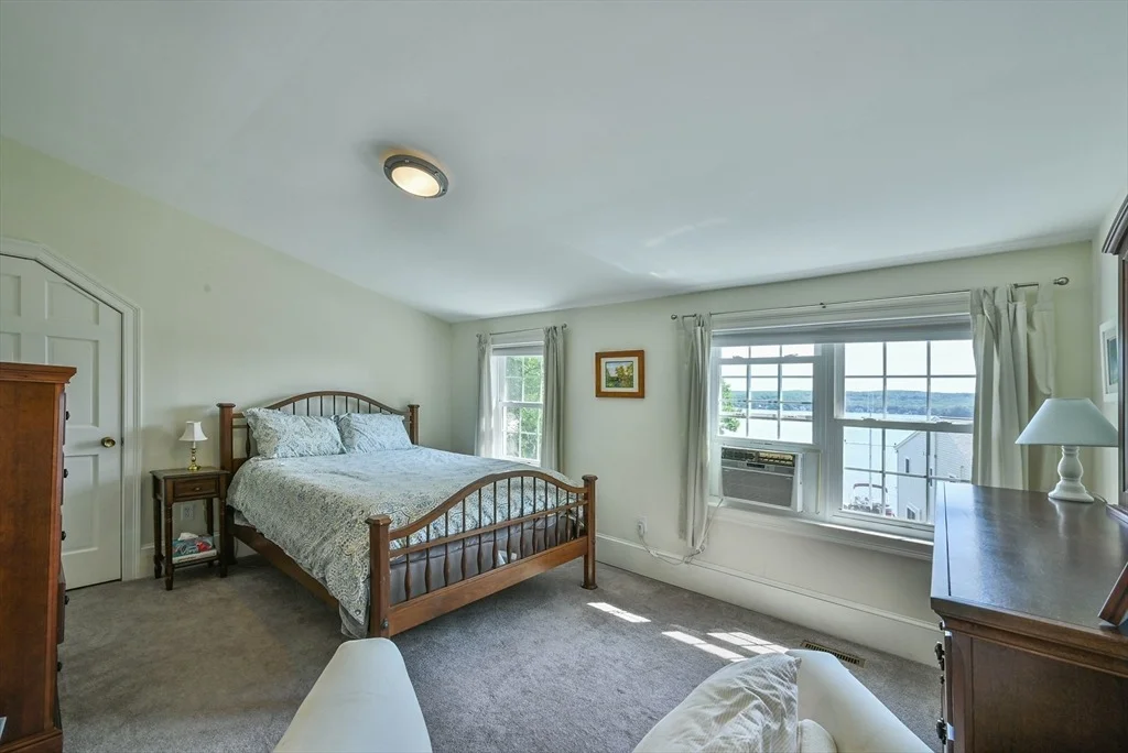 Photo of 261 Thompson Road